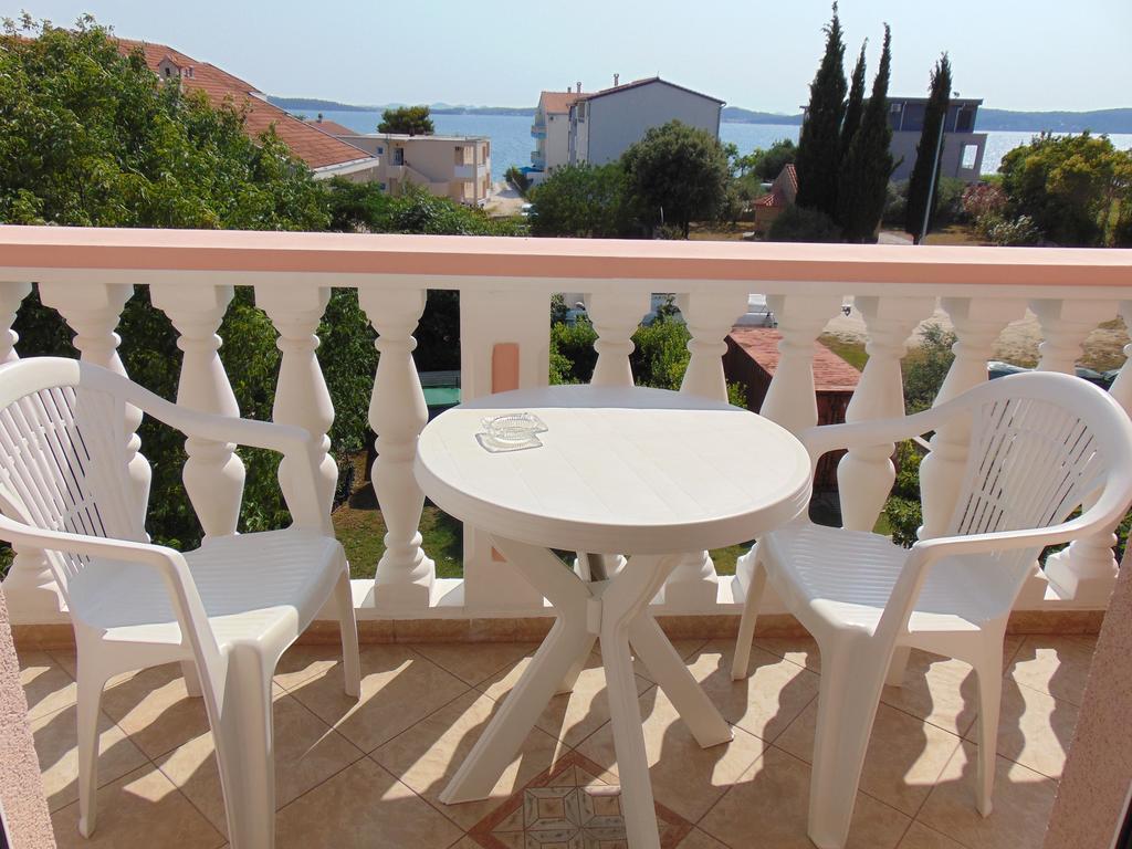 Pansion Kardum Bed and Breakfast Bibinje Exterior foto